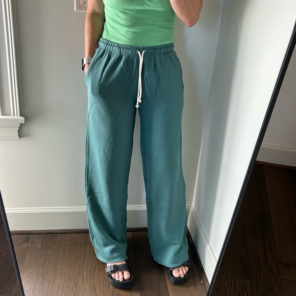 NWT Perfect White Tee Hailey Wideleg Sweatpants - Picture 2 of 8